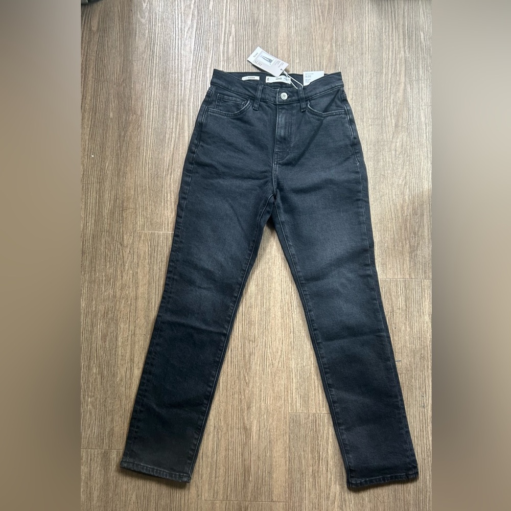 MNG 
High-waist 
Tight-fit 
Cropped length